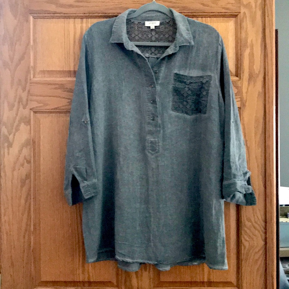 UMGEE MEDIUM DISTRESSED GRAY TUNIC W/LACE DETAIL